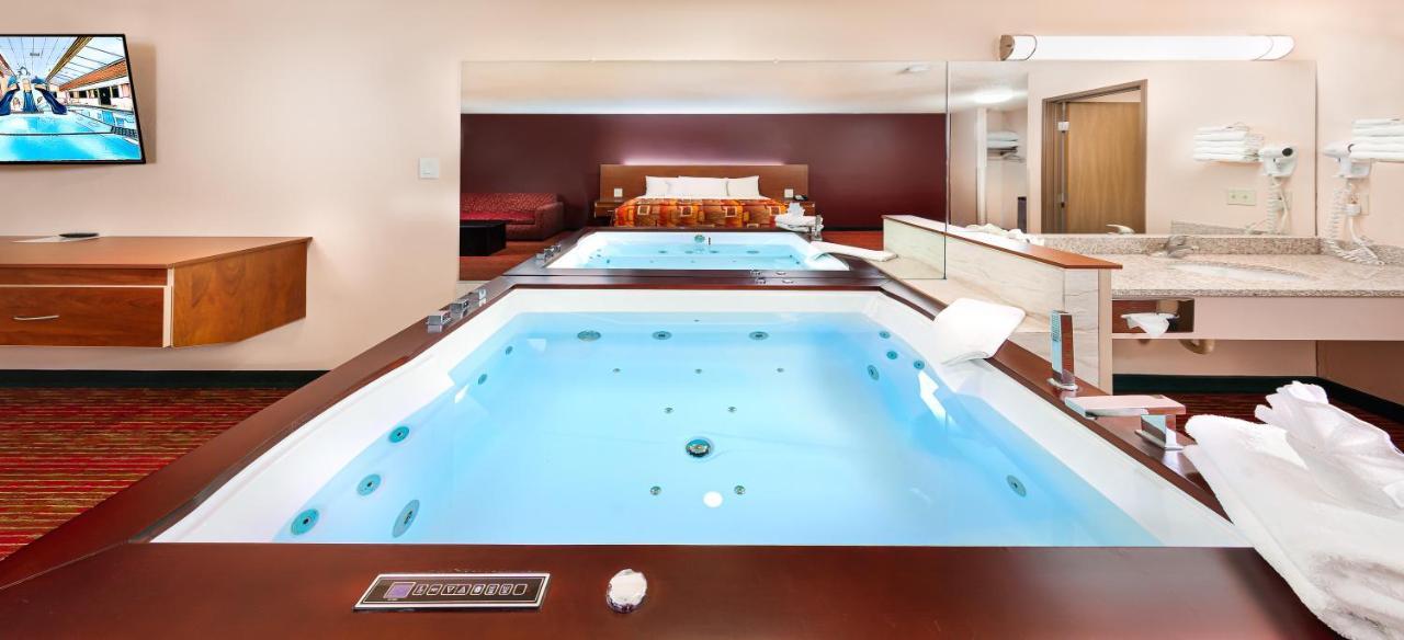 Grand Marquis Waterpark Hotel & Suites Lake Delton Экстерьер фото